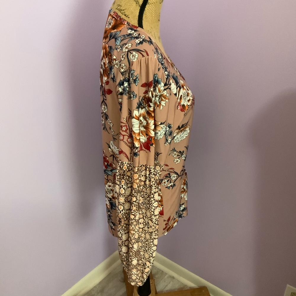 Signature Studio Floral Top Size Small Long Sleeve Elastic Wrist Knotted Waist - Picture 2 of 4